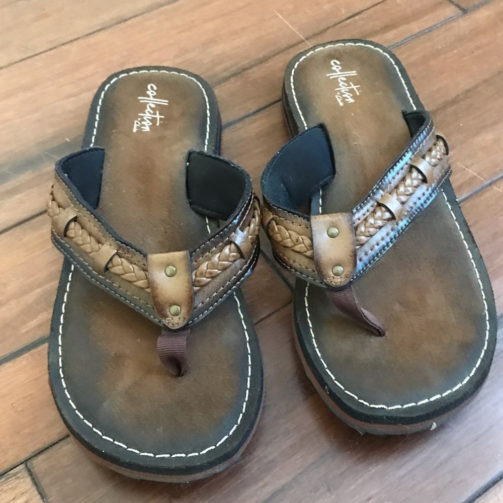 Women’s Clark collection sandals in size 8. These are in great condition